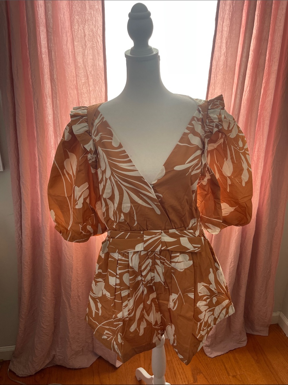 Prosperina SM Rust Floral short romper with lining Puff Sleeves NWT